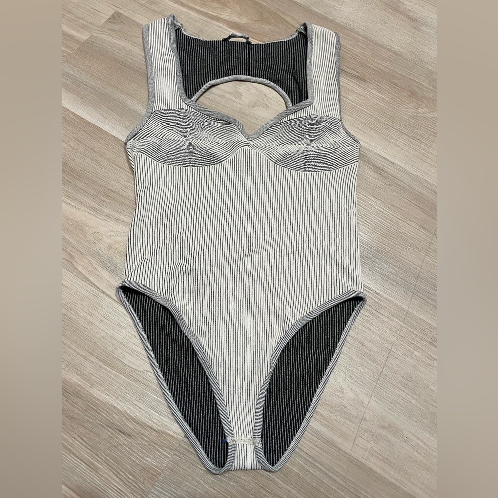 ZARA Cute Ribbed Cream & Grey Bodysuit. Size Xs/S